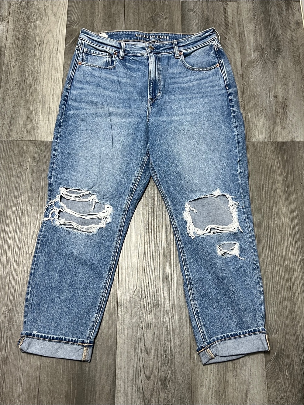 American Eagle woman’s mom jeans / size 14